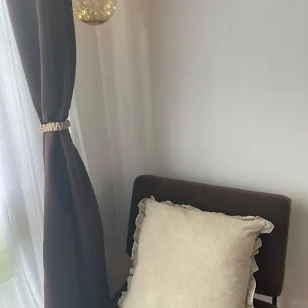 Mit Kuechenzeile, Stadtnah & Kostenlos Parken Apartman