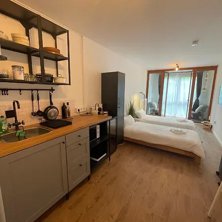 Apartman Mit Kuechenzeile, Stadtnah & Kostenlos Parken