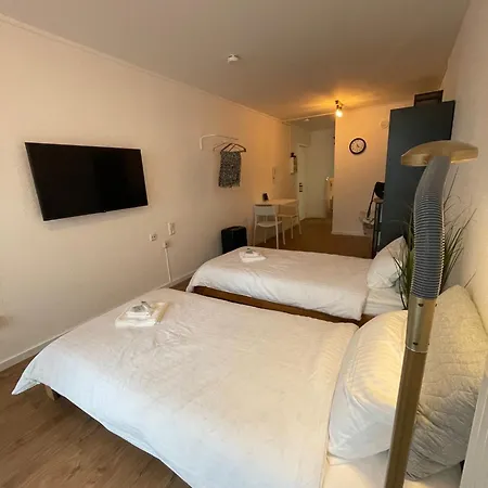 Apartment Mit Kuechenzeile, Stadtnah & Kostenlos Parken *